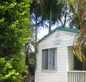 Melaleuca Caravan Park - Hotel QLD