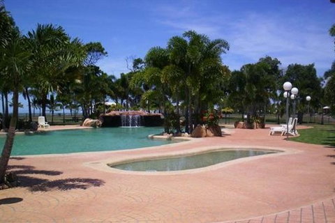 BIG4 Rollingstone Beach Caravan Resort - Hotel QLD 4