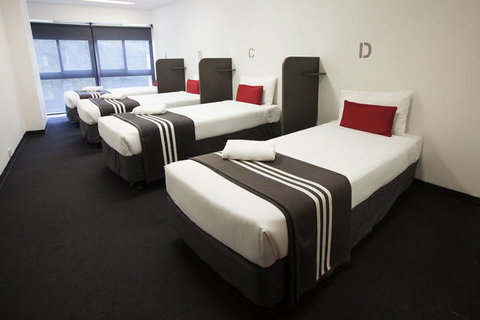 Y Hotel Hyde Park - Hotel QLD 3