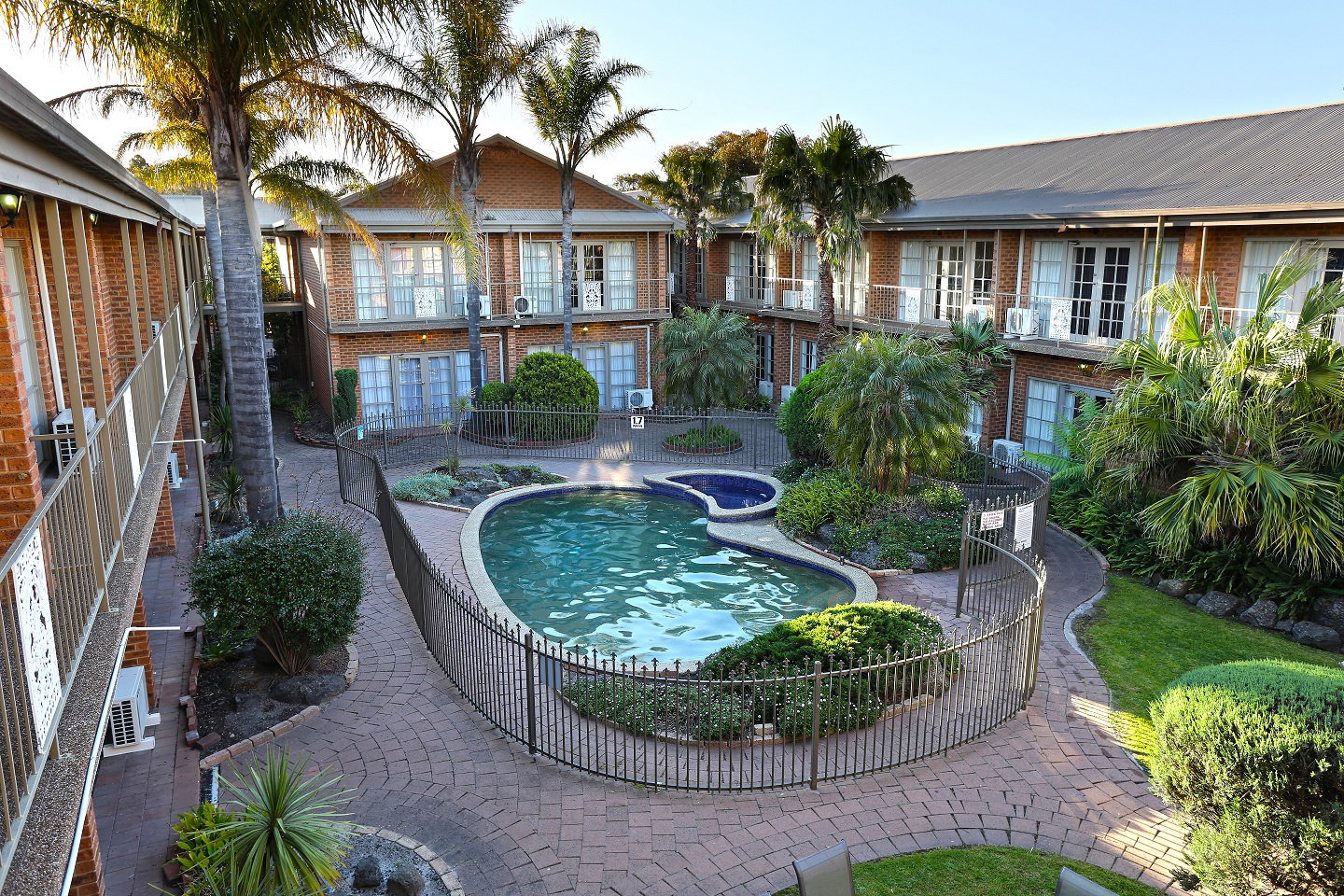 Diamond Creek VIC Hotel QLD