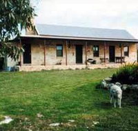 Mt Dutton Bay Woolshed Heritage Cottage - Hotel QLD