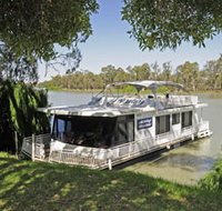 Moving Waters Self Contained Moored Houseboat - Hotel QLD