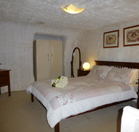 Underground Bed and Breakfast - Hotel QLD