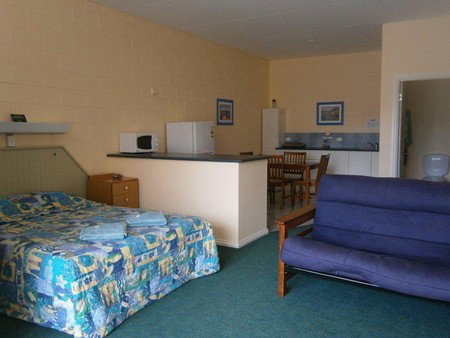 Penguin Holiday Apartments - Hotel QLD 0