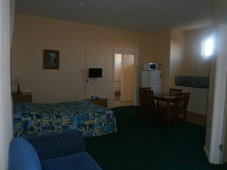 Penguin Holiday Apartments - Hotel QLD 1