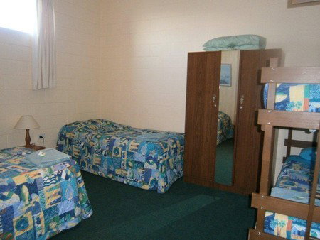 Penguin Holiday Apartments - Hotel QLD 2
