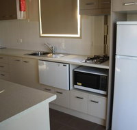 Bowlo Holiday Cabins - Hotel QLD
