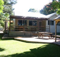 Pine Cottage - Hotel QLD