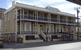 Glenelg Beach Hostel - Hotel QLD