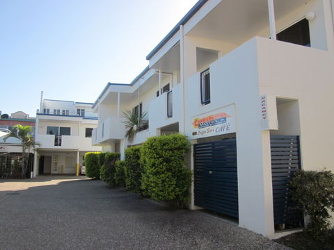 Cosmopolitan Motel And Serviced Apartments - Hotel QLD 3