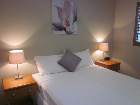 Cosmopolitan Motel And Serviced Apartments - Hotel QLD 4