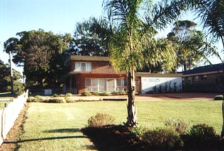 Browns Mountain NSW Hotel QLD