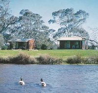 Compass Country Cabins - Hotel QLD