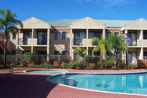 Country Comfort Inter City Perth Hotel & Apartments - Hotel QLD 0
