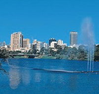 Adelaide Caravan Park - Hotel QLD