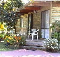 Lazy Acre Log Cabins - Hotel QLD