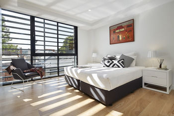 381 Cremorne - Hotel QLD 1