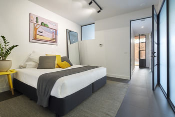 381 Cremorne - Hotel QLD 7