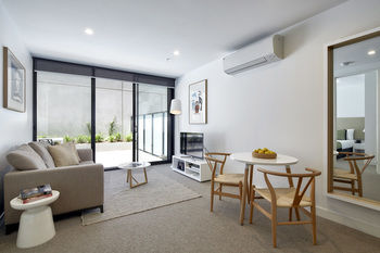 381 Cremorne - Hotel QLD 23