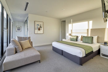 381 Cremorne - Hotel QLD 24