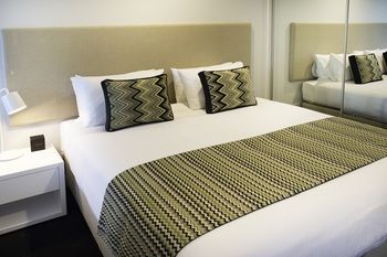 381 Cremorne - Hotel QLD 25