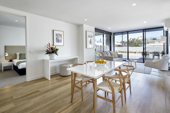 381 Cremorne - Hotel QLD 43