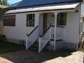 A Pine Cottage - Hotel QLD 0