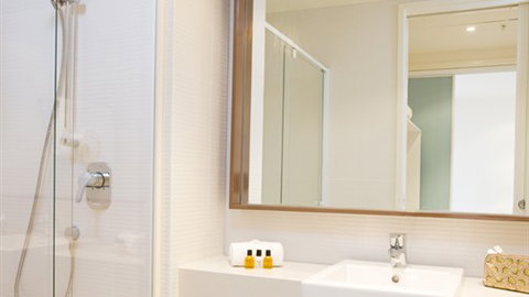 Melbourne Short Stay Apartments - On Whiteman - Hotel QLD 3
