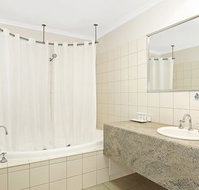 Quality Inn  Suites The Menzies - Hotel QLD