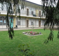 Capri Lodge Apartments - Hotel QLD