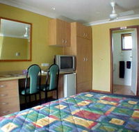 Palm Valley Motel - Hotel QLD