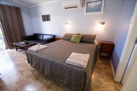Daly Waters Historic Pub - Hotel QLD 10