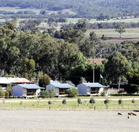 Stone Hut Cottages - Hotel QLD