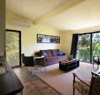 The Shingles Riverside Cottages - Hotel QLD