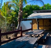 Lazy Lizard Caravan Park - Hotel QLD