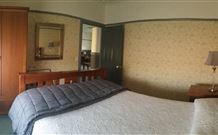 Wagga Wagga Country Cottages - - Hotel QLD 3