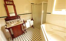 Wagga Wagga Country Cottages - - Hotel QLD 5