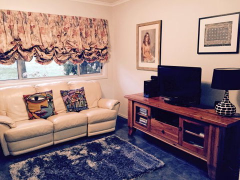 Pizzini's Vineyard Guesthouse - Hotel QLD 2