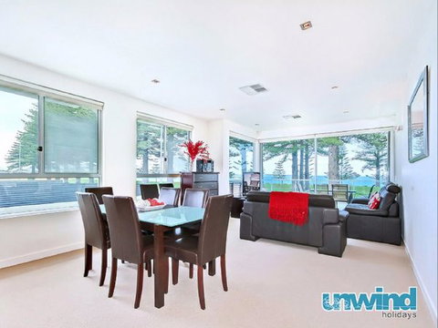 11 Breeze - Hotel QLD 1