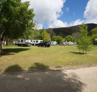 Bright Freeburgh Caravan Park - Hotel QLD