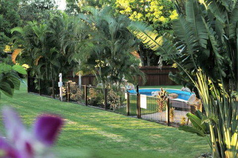 Bush Oasis Caravan Park - Hotel QLD 4