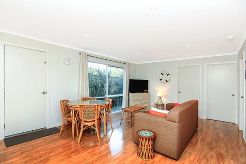 Ariadne - A Hop Skip And A Jump To The Beach With Sea Views - Hotel QLD 5