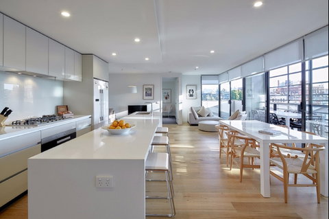 381 Cremorne - Hotel QLD 2