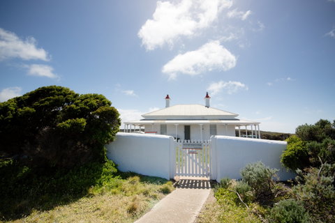 Cape Nelson Lighthouse - Hotel QLD 2
