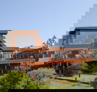 Waikiki - Beachfront Smiths Beach