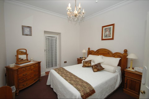 Clare Valley Heritage Retreat - Wishing Well Cottage - Hotel QLD 1