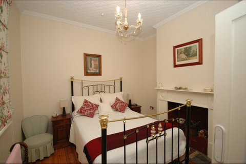 Clare Valley Heritage Retreat - Wishing Well Cottage - Hotel QLD 2