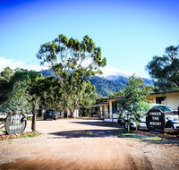 Under The Mount - Hotel QLD