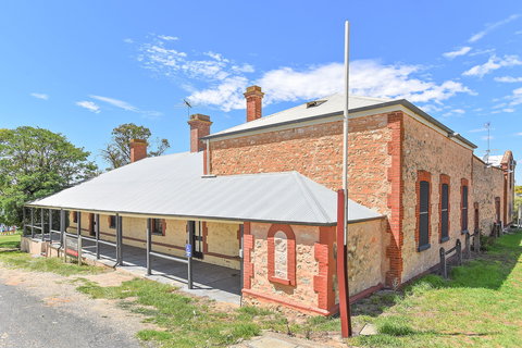 Wellington Courthouse. - Hotel QLD 0
