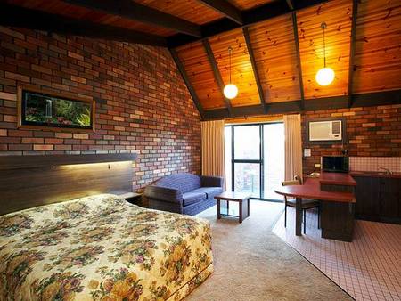 Belvoir Village Motel - Hotel QLD 4